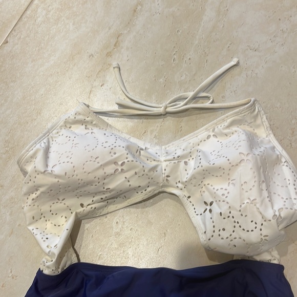 Design Lab White & Navy One-Piece Swim Suit - size M - Picture 5 of 6